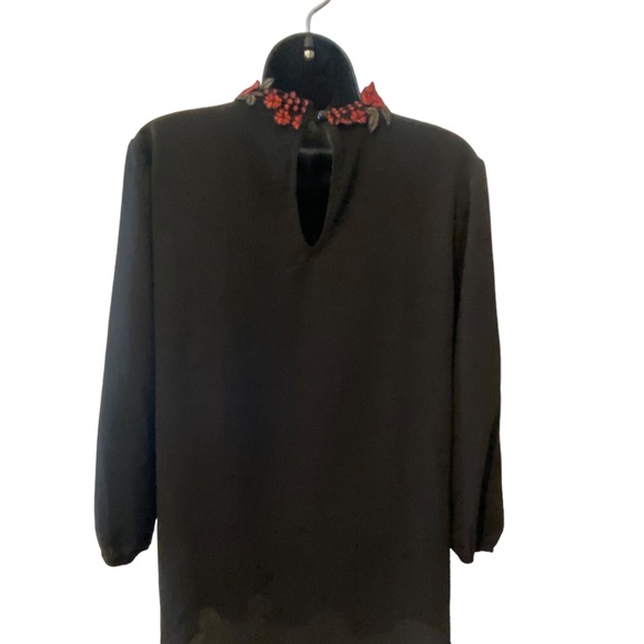 NWT Signature Studio black top V-neck cutout & embroidered collar 3/4 sleeve M - Picture 8 of 9